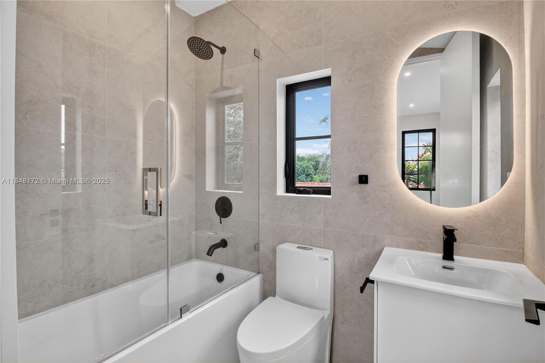 Active With Contract: $4,990,000 (6 beds, 7 baths, 4135 Square Feet)