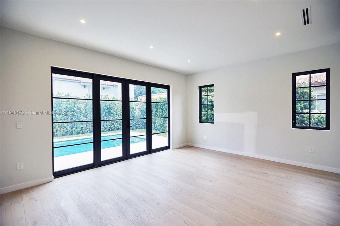 Active With Contract: $4,990,000 (6 beds, 7 baths, 4135 Square Feet)