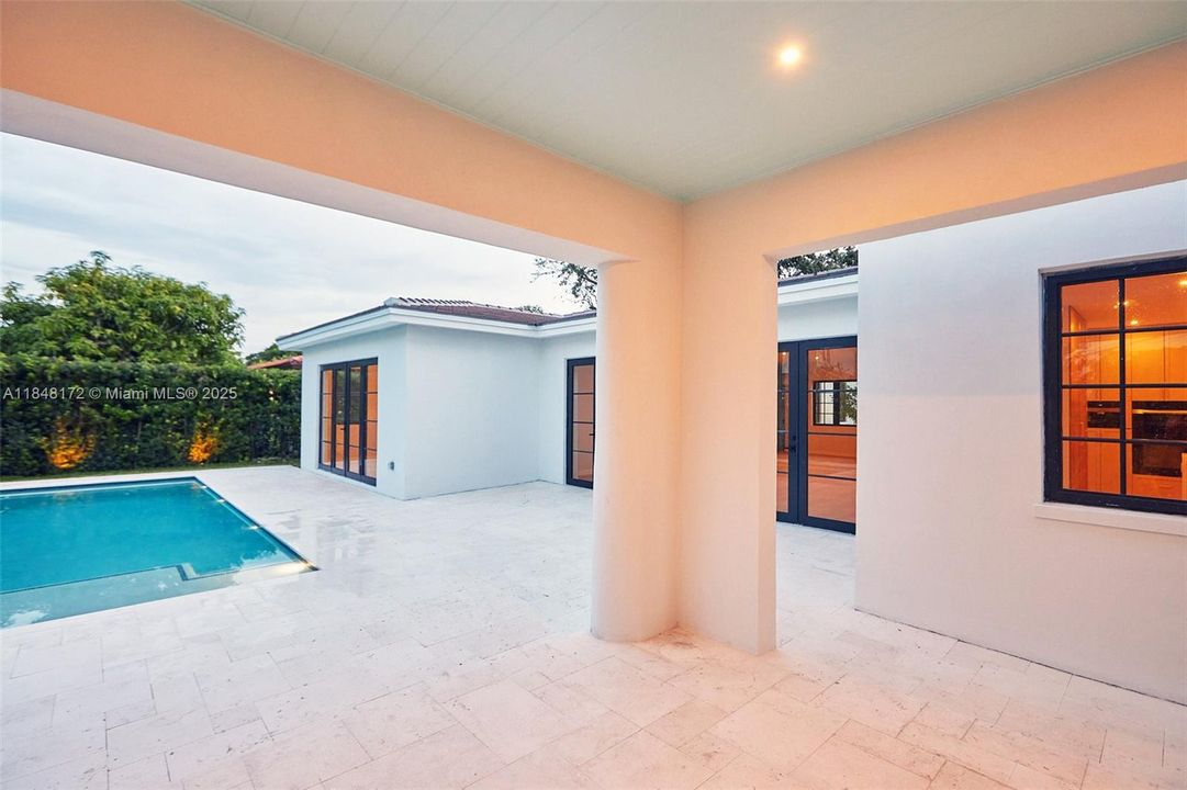 Active With Contract: $4,990,000 (6 beds, 7 baths, 4135 Square Feet)