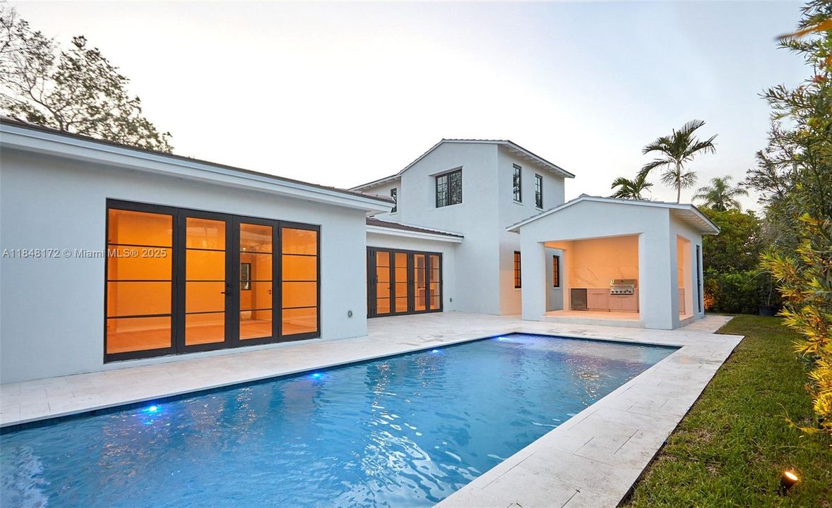 Active With Contract: $4,990,000 (6 beds, 7 baths, 4135 Square Feet)