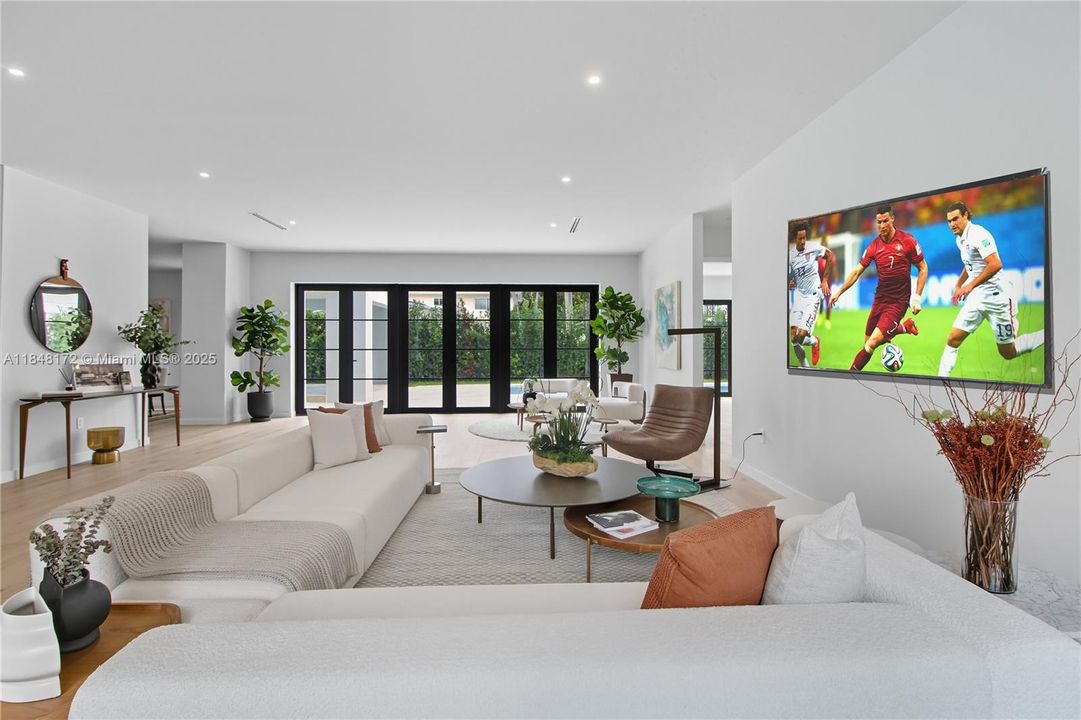 Active With Contract: $4,990,000 (6 beds, 7 baths, 4135 Square Feet)