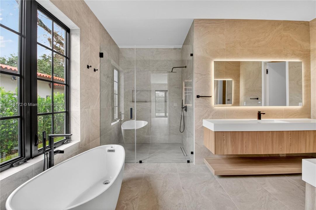 Active With Contract: $4,990,000 (6 beds, 7 baths, 4135 Square Feet)