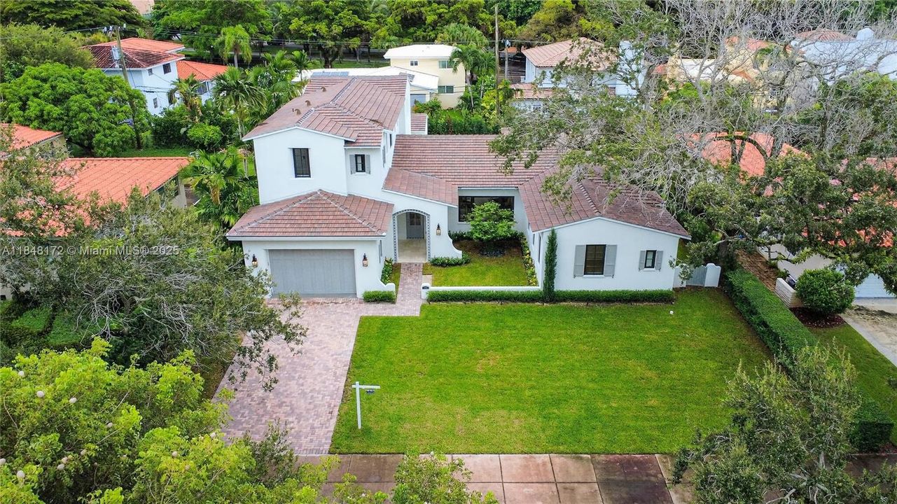 Active With Contract: $4,990,000 (6 beds, 7 baths, 4135 Square Feet)