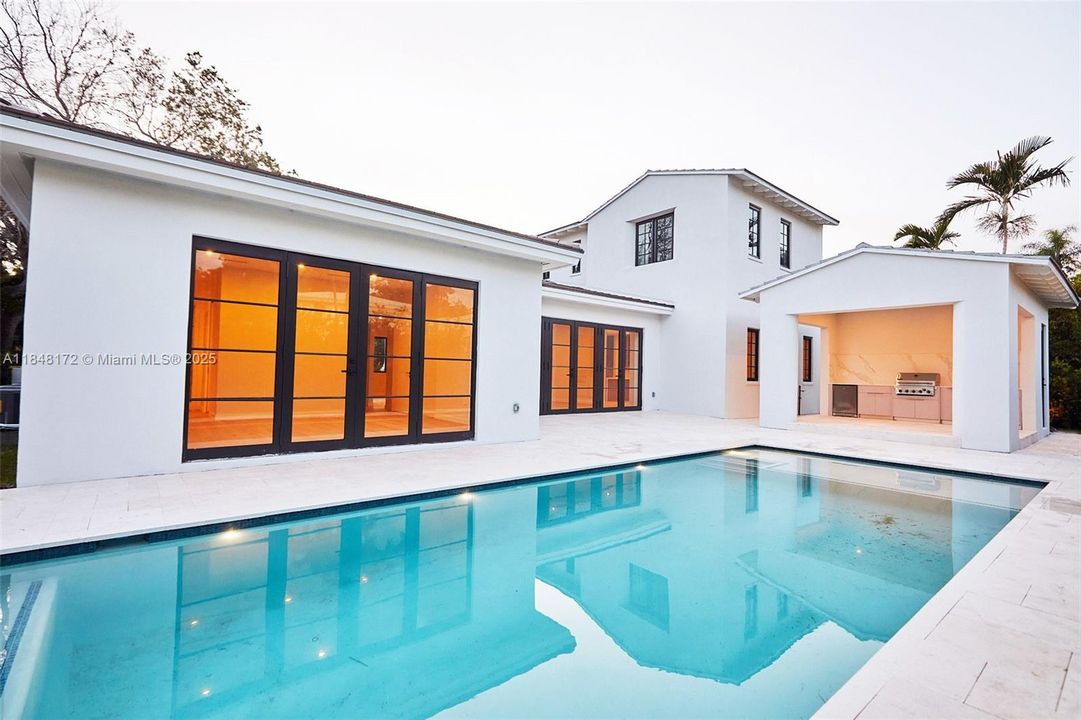 Active With Contract: $4,990,000 (6 beds, 7 baths, 4135 Square Feet)