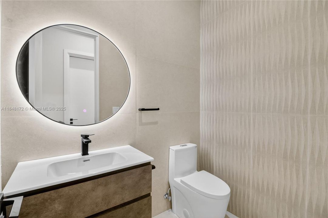 Active With Contract: $4,990,000 (6 beds, 7 baths, 4135 Square Feet)