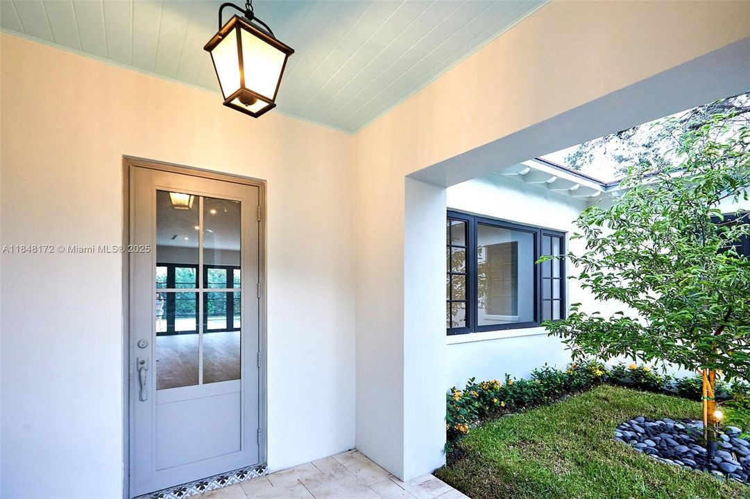 Active With Contract: $4,990,000 (6 beds, 7 baths, 4135 Square Feet)