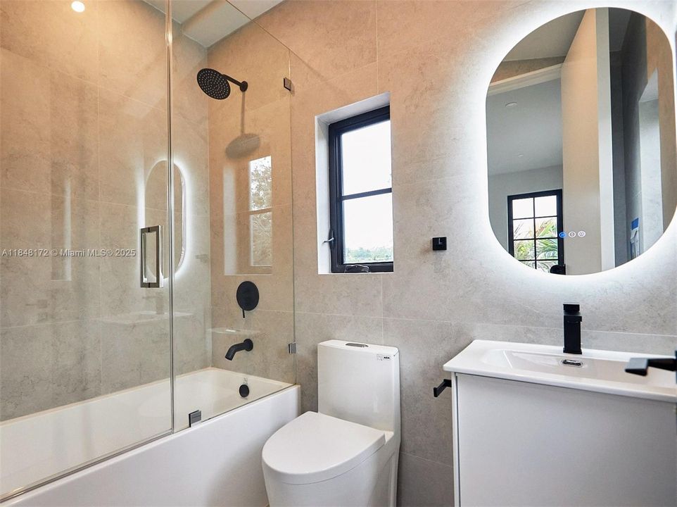 Active With Contract: $4,990,000 (6 beds, 7 baths, 4135 Square Feet)