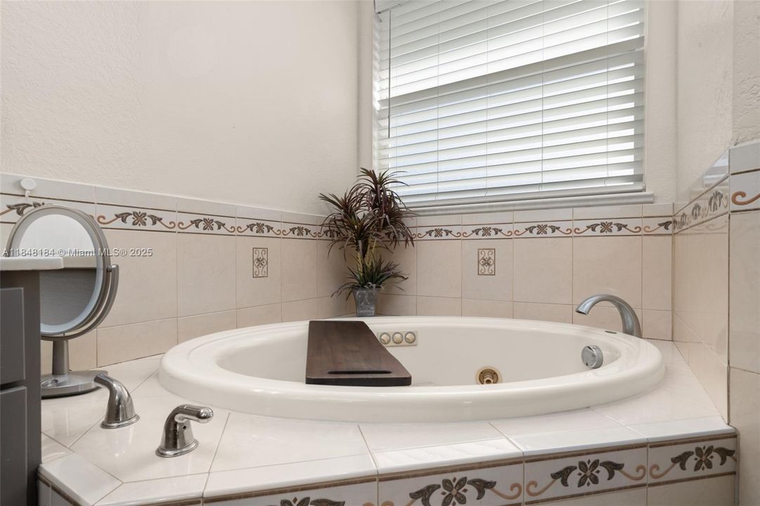 待售: $468,900 (4 贝兹, 2 浴室, 2326 平方英尺)