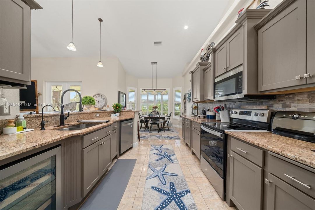 待售: $468,900 (4 贝兹, 2 浴室, 2326 平方英尺)