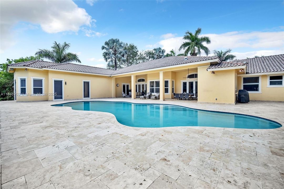 For Sale: $4,700,000 (7 beds, 6 baths, 5007 Square Feet)