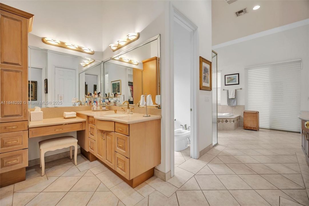 For Sale: $4,700,000 (7 beds, 6 baths, 5007 Square Feet)