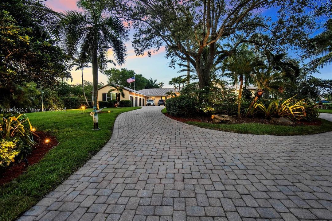 For Sale: $4,700,000 (7 beds, 6 baths, 5007 Square Feet)