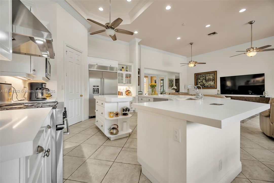 For Sale: $4,700,000 (7 beds, 6 baths, 5007 Square Feet)