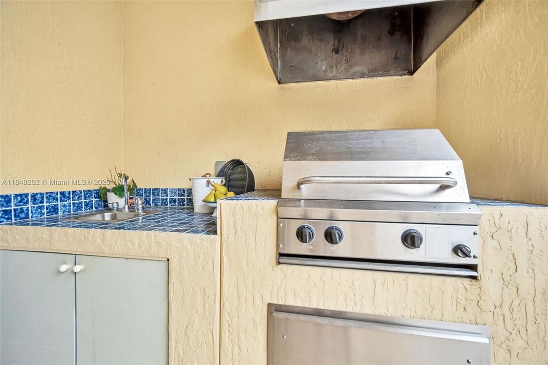 For Sale: $4,700,000 (7 beds, 6 baths, 5007 Square Feet)