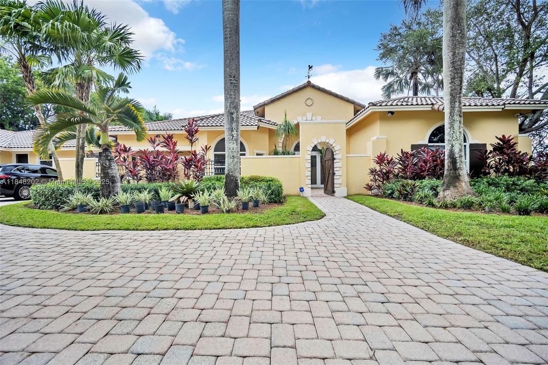 For Sale: $4,700,000 (7 beds, 6 baths, 5007 Square Feet)