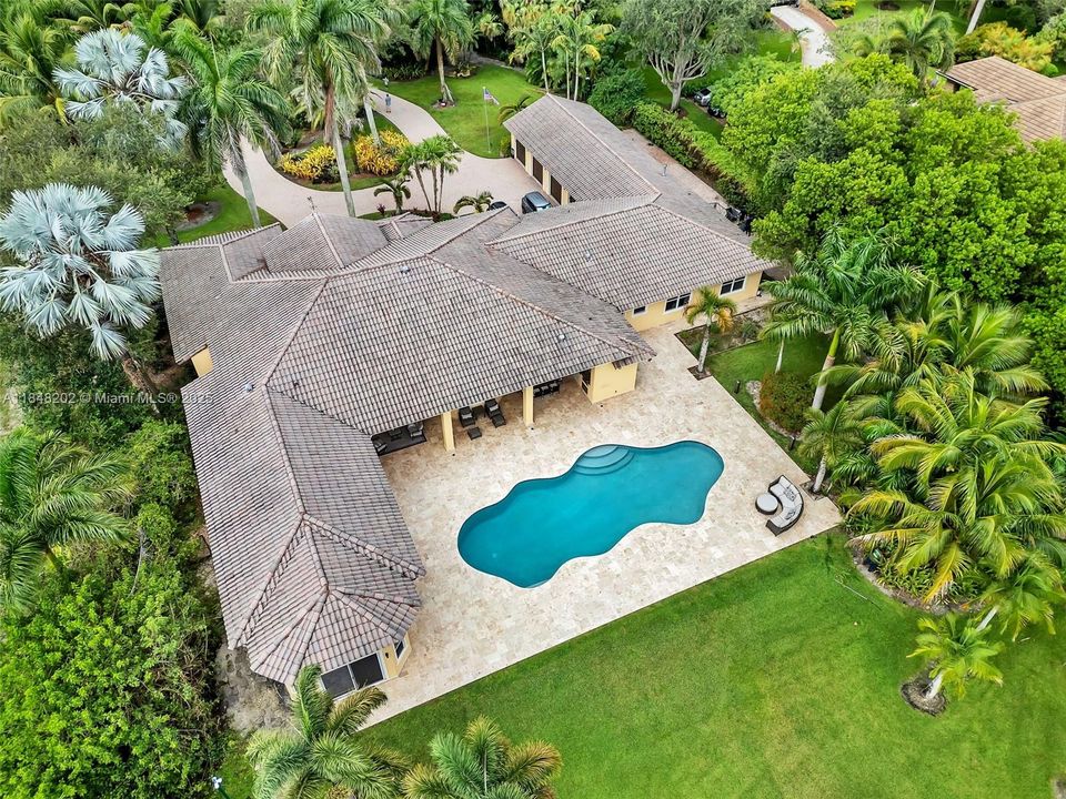 For Sale: $4,700,000 (7 beds, 6 baths, 5007 Square Feet)