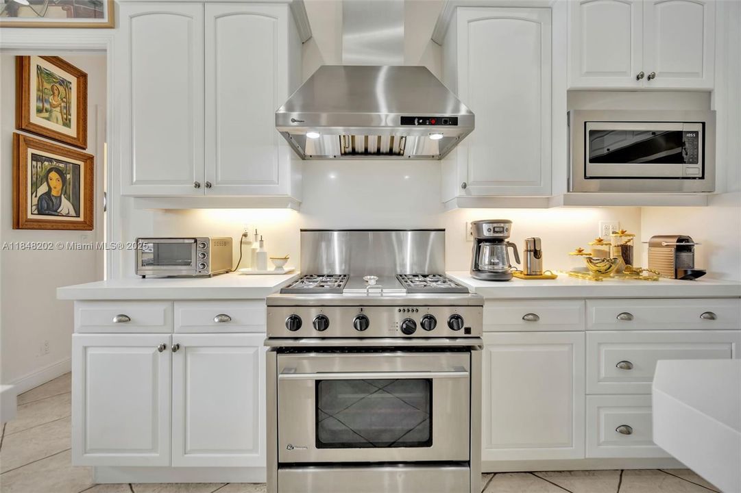 For Sale: $4,700,000 (7 beds, 6 baths, 5007 Square Feet)