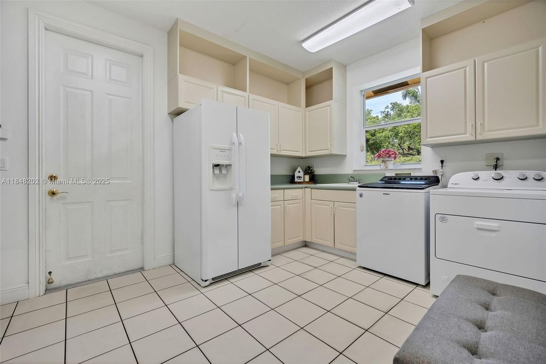 For Sale: $4,700,000 (7 beds, 6 baths, 5007 Square Feet)