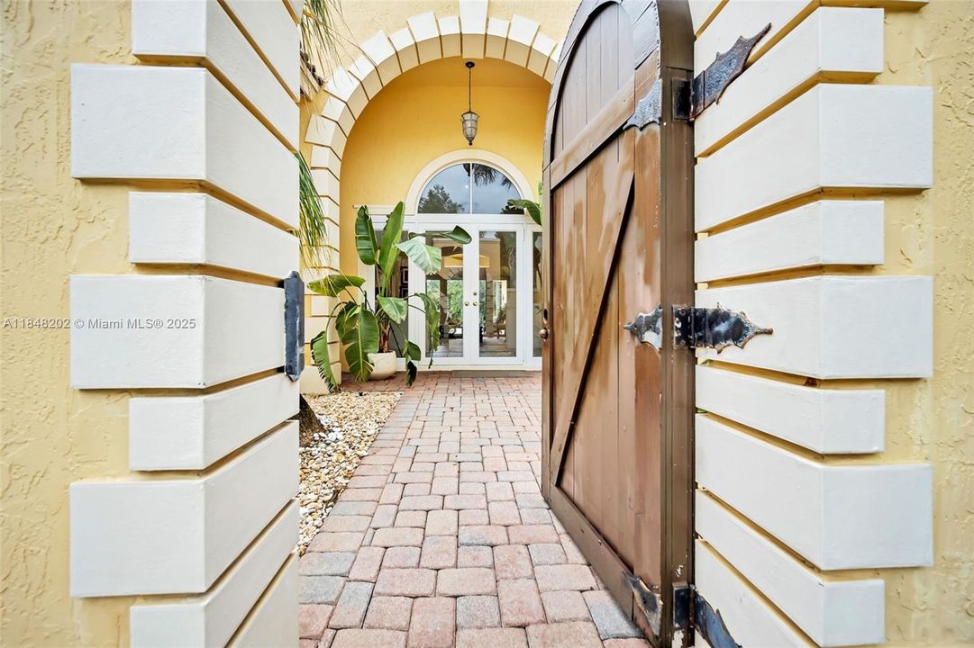 For Sale: $4,700,000 (7 beds, 6 baths, 5007 Square Feet)