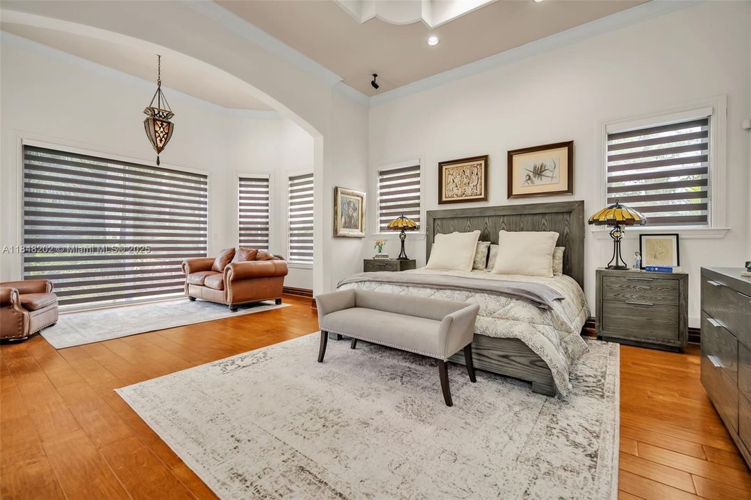 For Sale: $4,700,000 (7 beds, 6 baths, 5007 Square Feet)