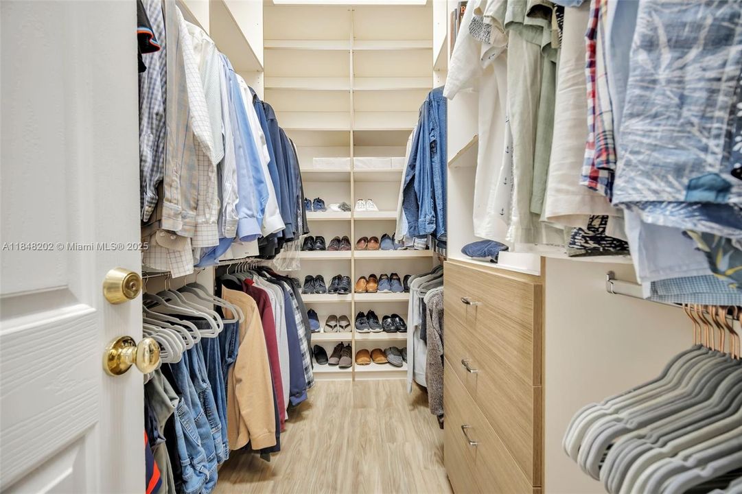 For Sale: $4,700,000 (7 beds, 6 baths, 5007 Square Feet)