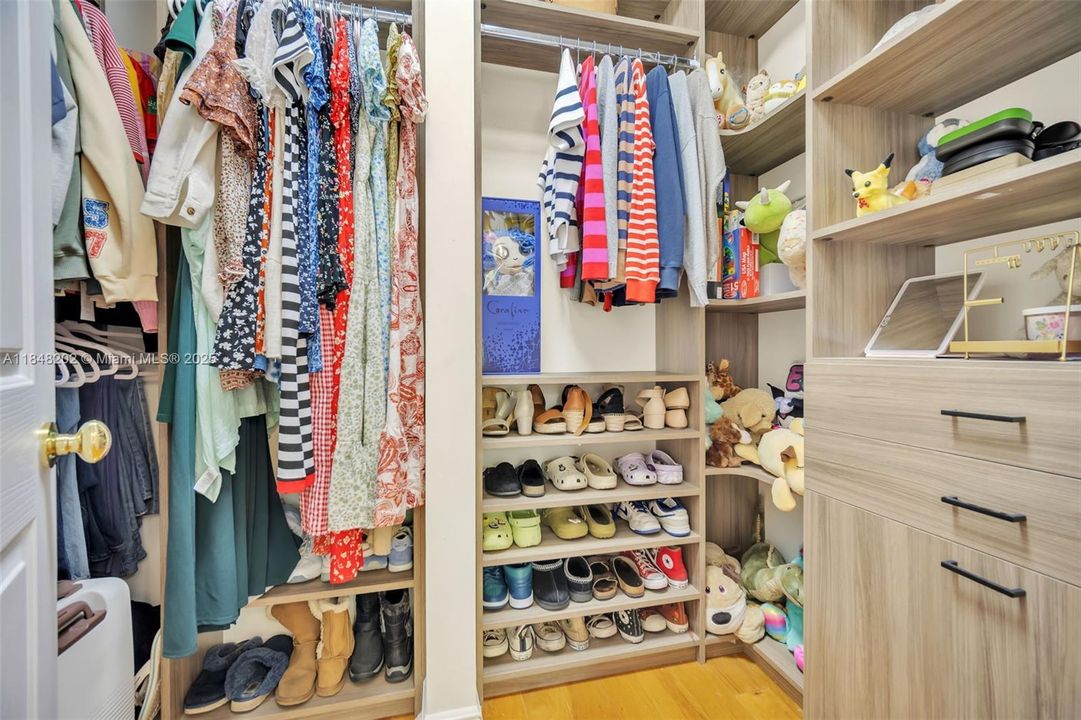 For Sale: $4,700,000 (7 beds, 6 baths, 5007 Square Feet)