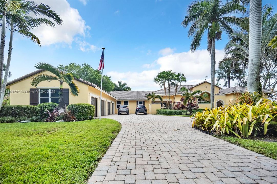 For Sale: $4,700,000 (7 beds, 6 baths, 5007 Square Feet)