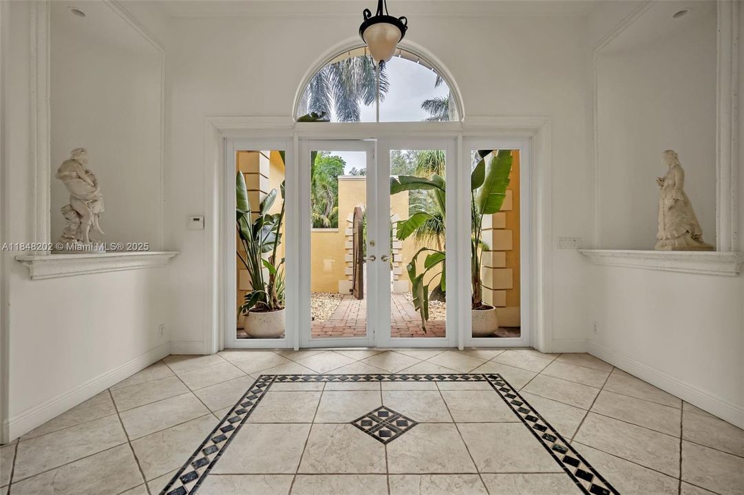 For Sale: $4,700,000 (7 beds, 6 baths, 5007 Square Feet)