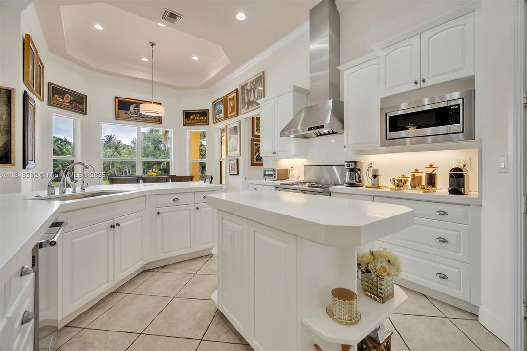 For Sale: $4,700,000 (7 beds, 6 baths, 5007 Square Feet)