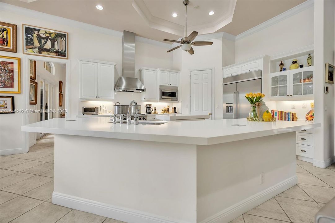 For Sale: $4,700,000 (7 beds, 6 baths, 5007 Square Feet)