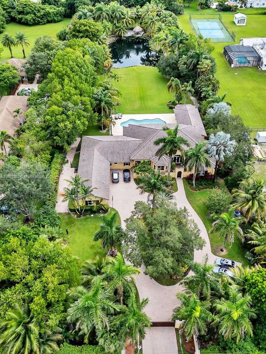 For Sale: $4,700,000 (7 beds, 6 baths, 5007 Square Feet)