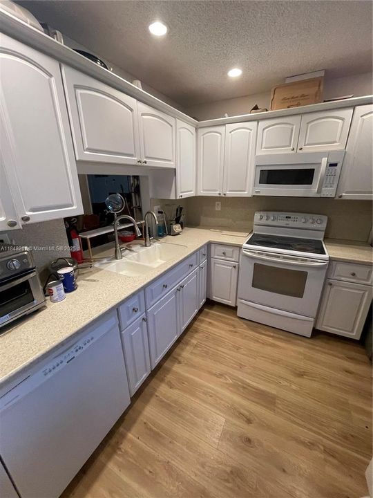 待售: $364,999 (2 贝兹, 2 浴室, 1038 平方英尺)