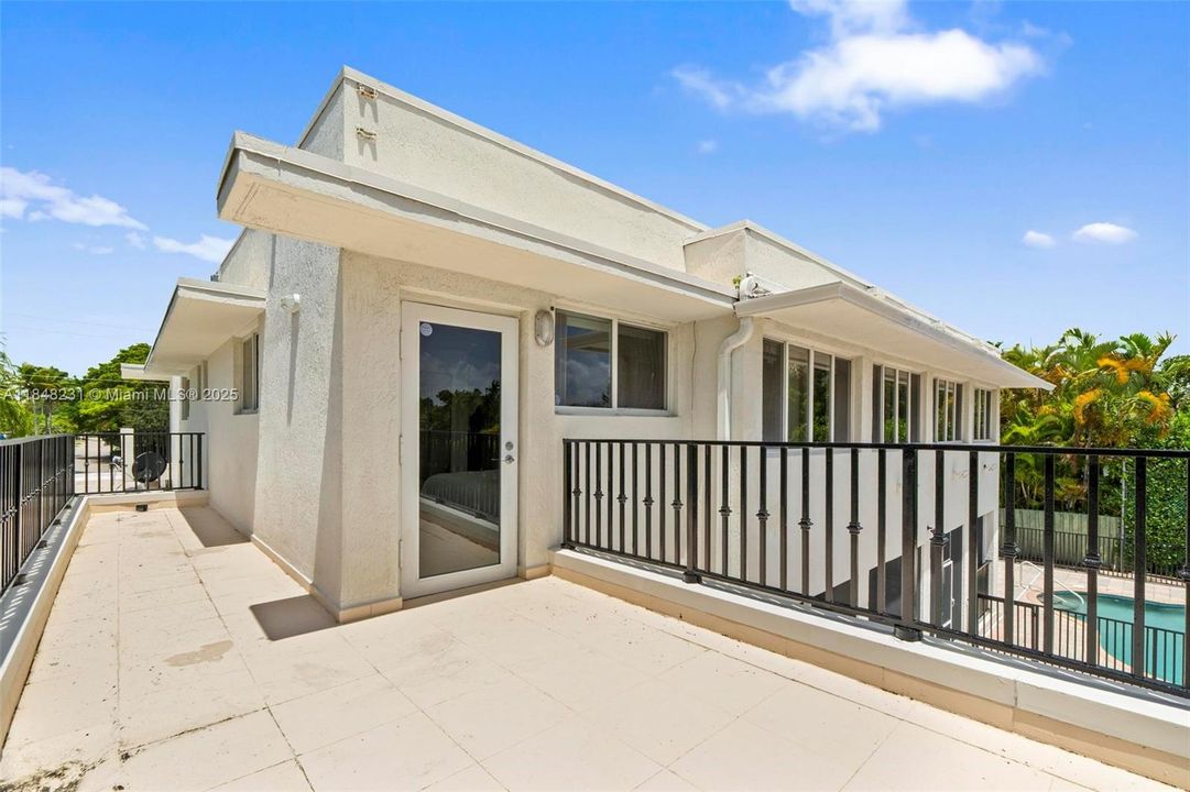 Activo con contrato: $3,145,000 (5 camas, 5 baños, 5693 Pies cuadrados)