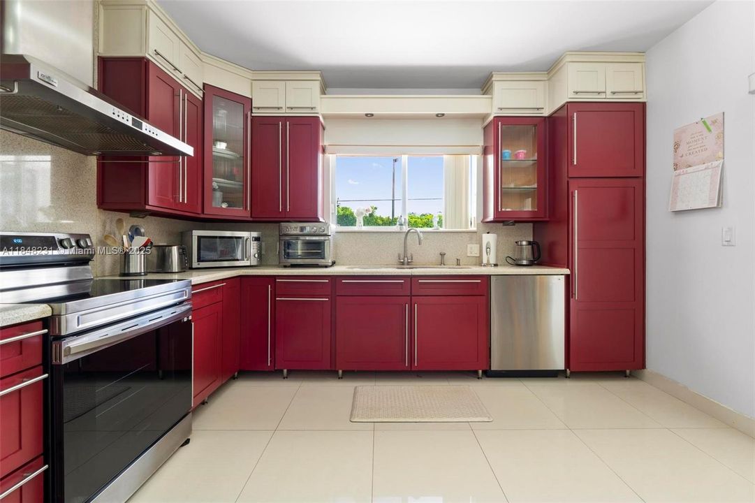 Activo con contrato: $3,145,000 (5 camas, 5 baños, 5693 Pies cuadrados)