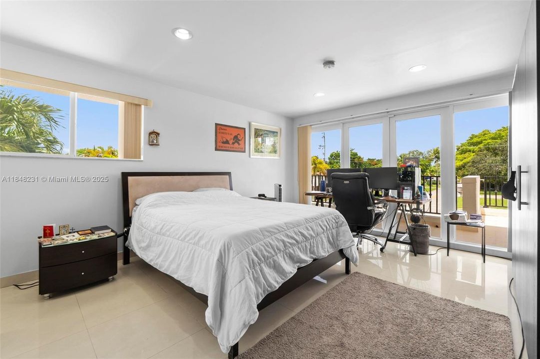 Activo con contrato: $3,145,000 (5 camas, 5 baños, 5693 Pies cuadrados)