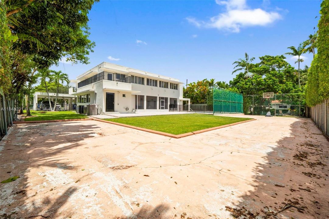 Activo con contrato: $3,145,000 (5 camas, 5 baños, 5693 Pies cuadrados)