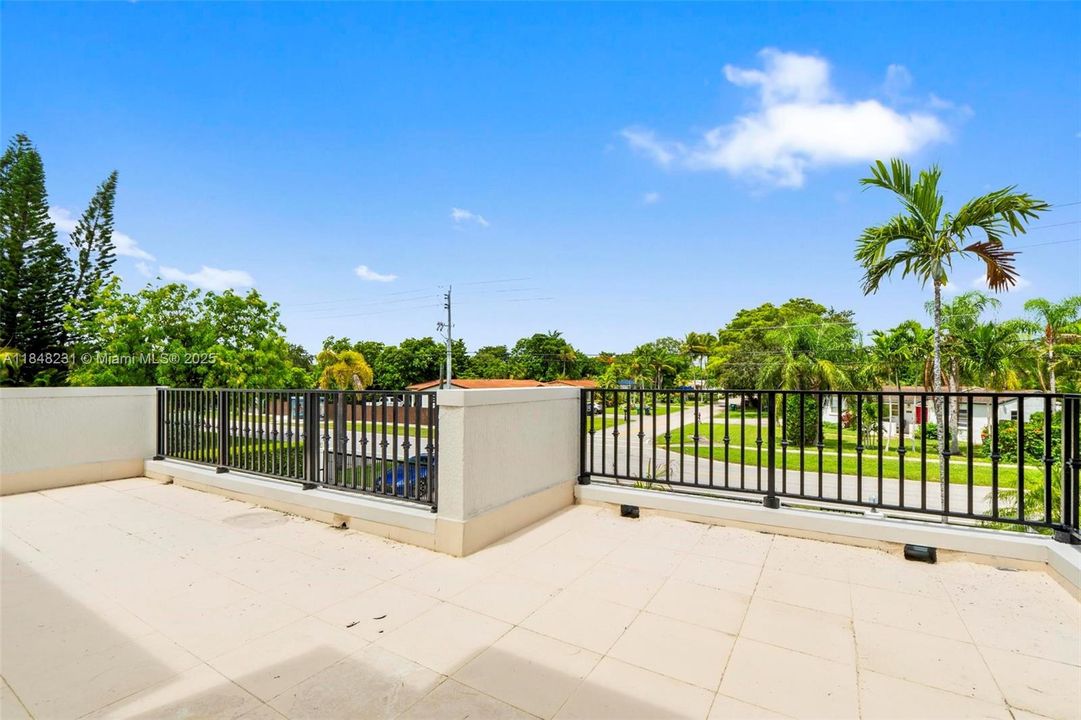 Activo con contrato: $3,145,000 (5 camas, 5 baños, 5693 Pies cuadrados)