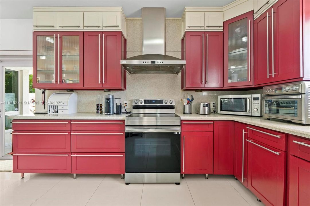 Activo con contrato: $3,145,000 (5 camas, 5 baños, 5693 Pies cuadrados)