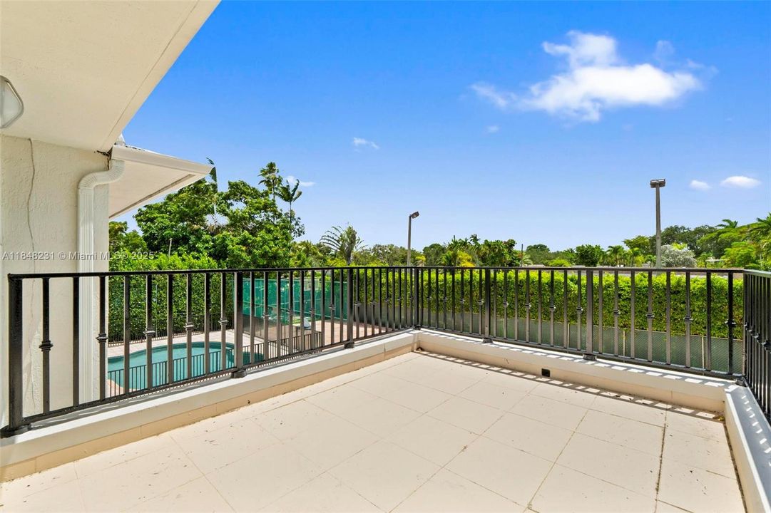 Activo con contrato: $3,145,000 (5 camas, 5 baños, 5693 Pies cuadrados)