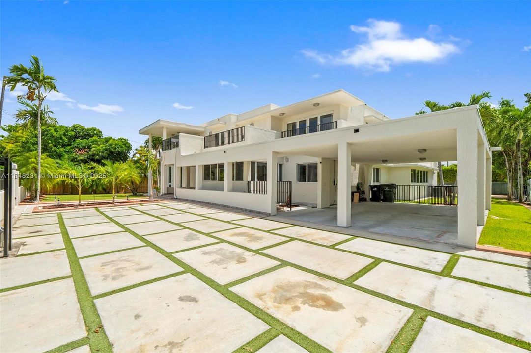 Activo con contrato: $3,145,000 (5 camas, 5 baños, 5693 Pies cuadrados)