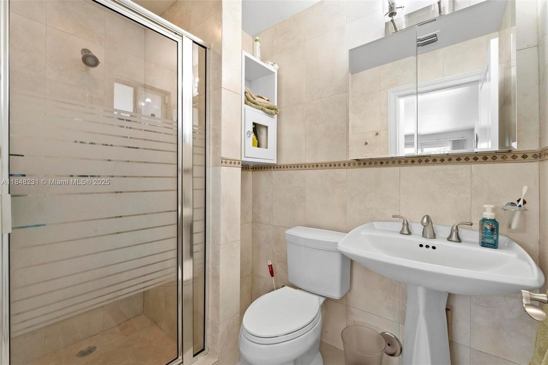 Activo con contrato: $3,145,000 (5 camas, 5 baños, 5693 Pies cuadrados)