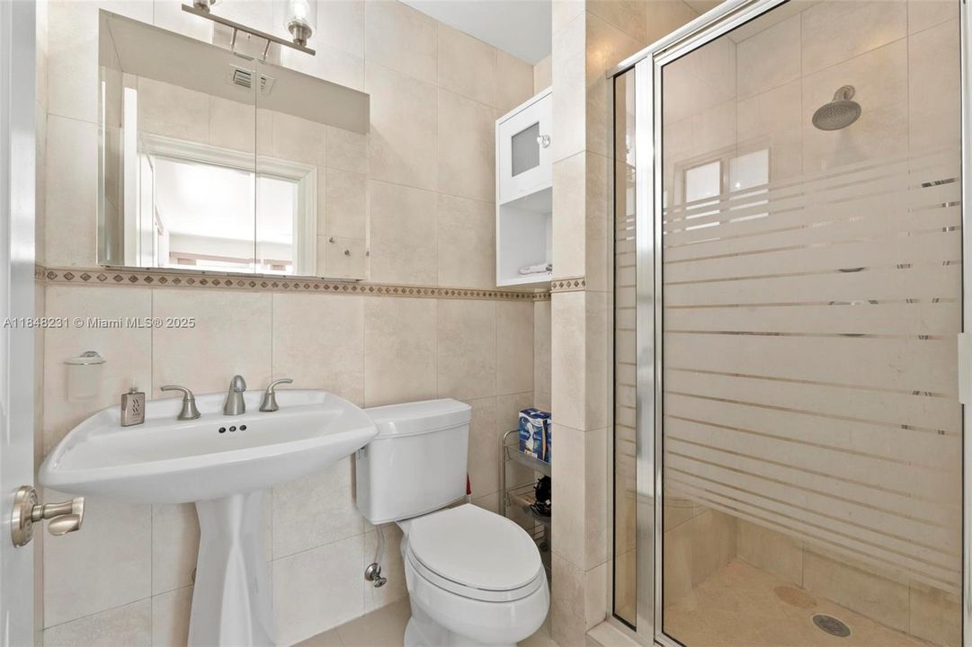 Activo con contrato: $3,145,000 (5 camas, 5 baños, 5693 Pies cuadrados)