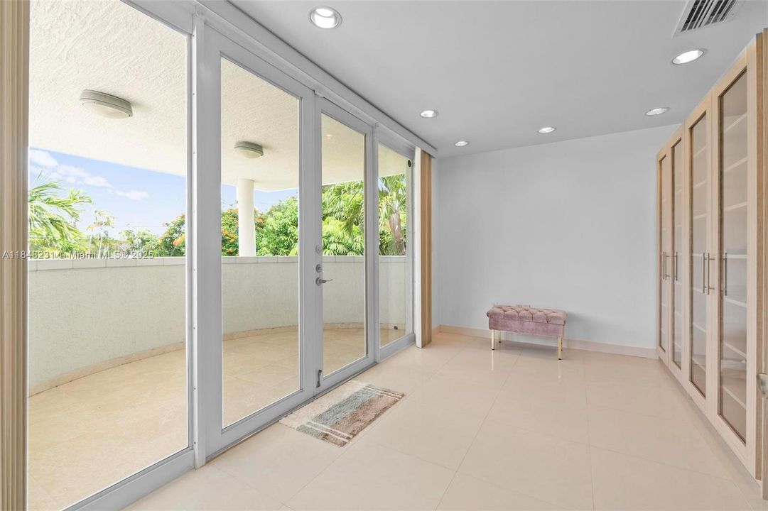 Activo con contrato: $3,145,000 (5 camas, 5 baños, 5693 Pies cuadrados)