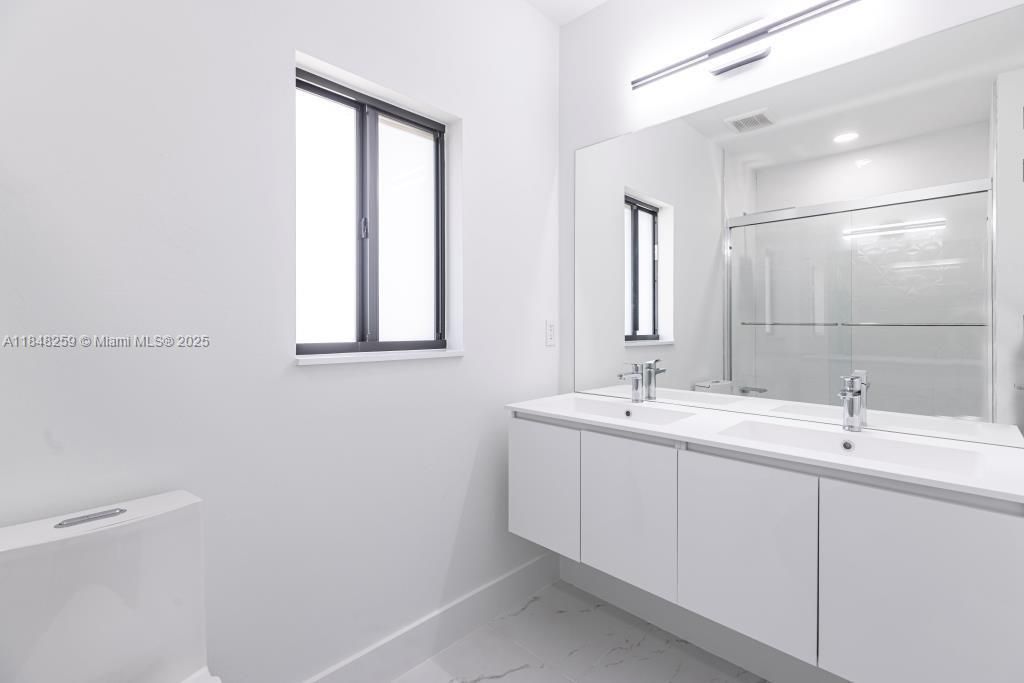 待售: $449,000 (4 贝兹, 2 浴室, 0 平方英尺)