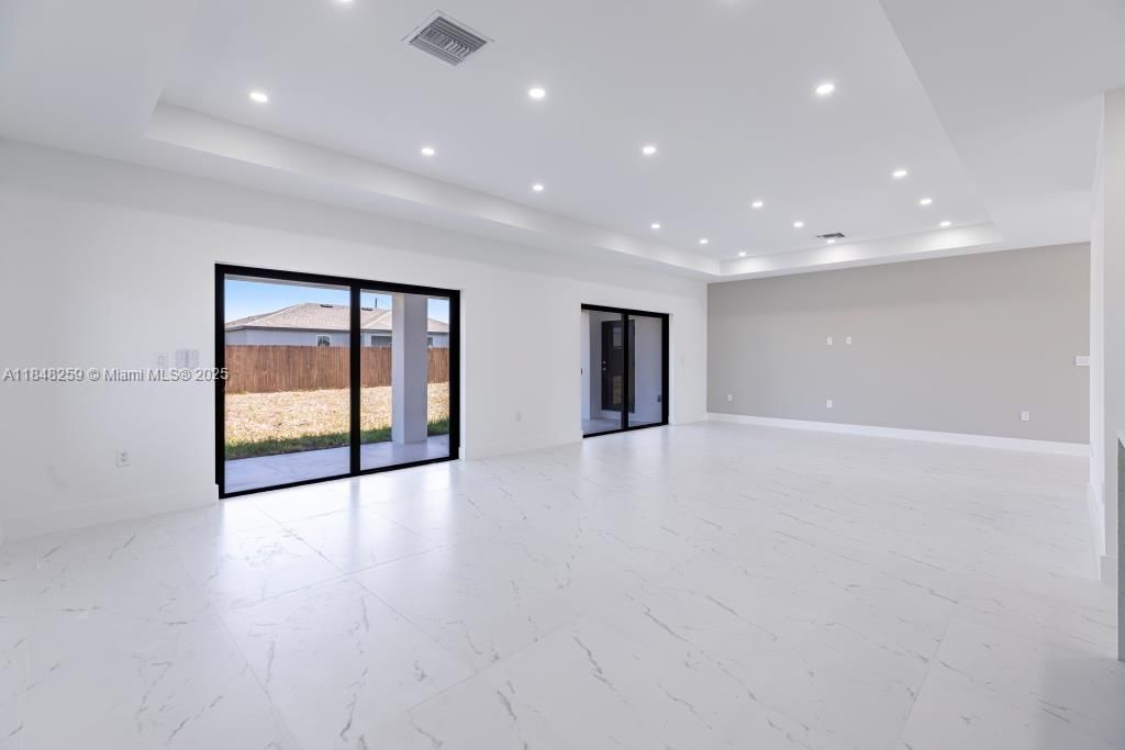 待售: $449,000 (4 贝兹, 2 浴室, 0 平方英尺)