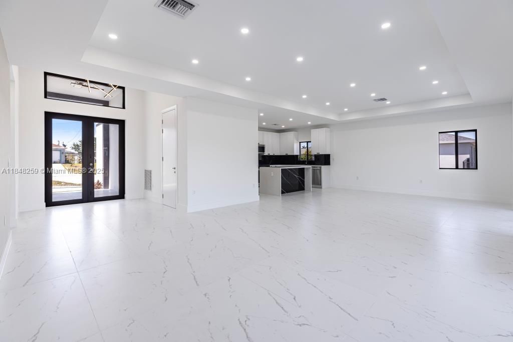 待售: $449,000 (4 贝兹, 2 浴室, 0 平方英尺)