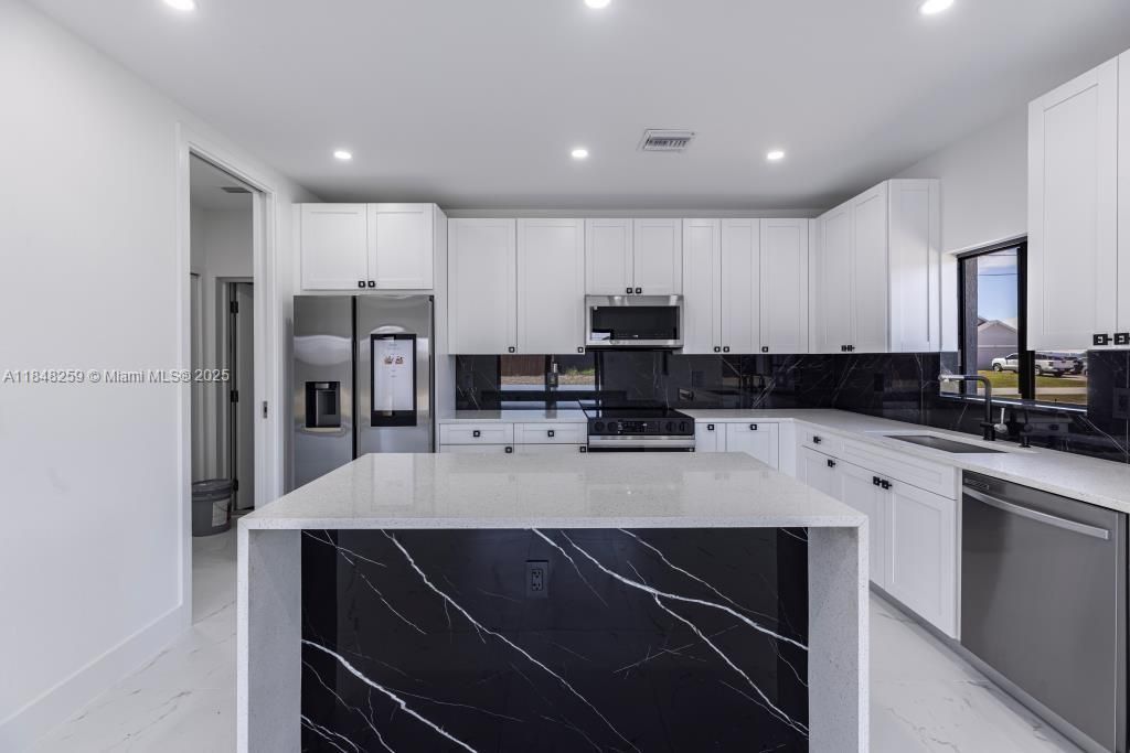 待售: $449,000 (4 贝兹, 2 浴室, 0 平方英尺)