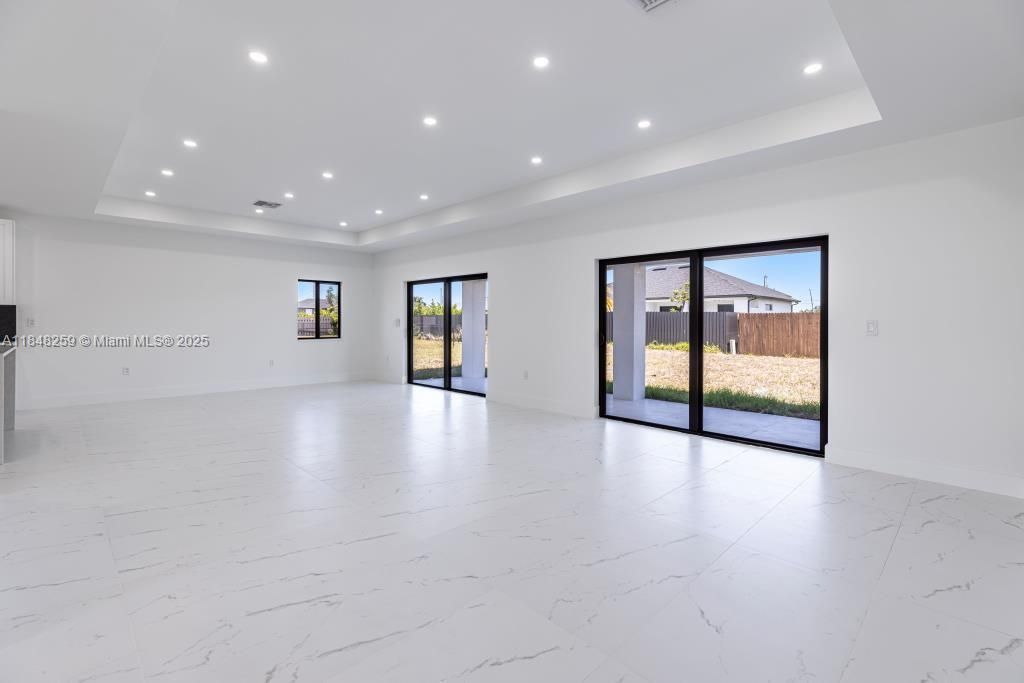 待售: $449,000 (4 贝兹, 2 浴室, 0 平方英尺)