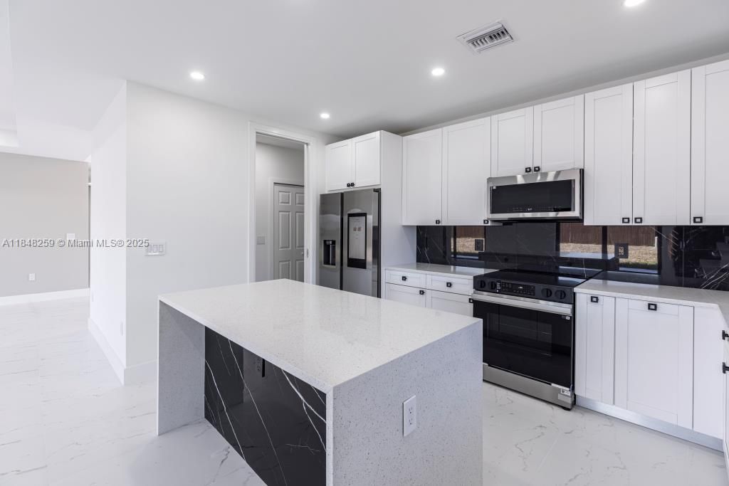 待售: $449,000 (4 贝兹, 2 浴室, 0 平方英尺)