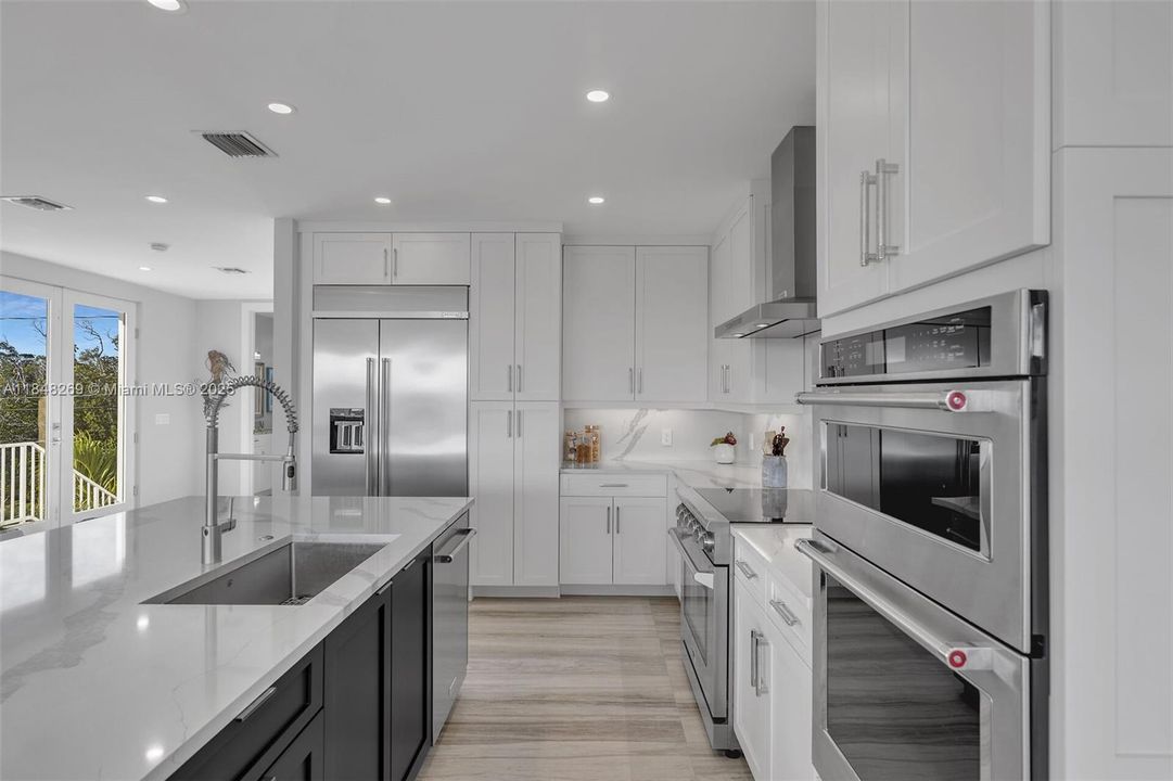 Recently Sold: $2,899,000 (4 beds, 4 baths, 2824 Square Feet)